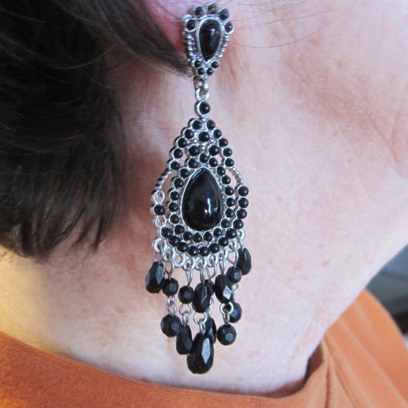 Pierced earrings - Picture 2 of 3